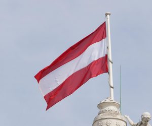 21.03.2023., Bec, Austrija – Bec je glavni grad Austrije, ali i jedna od devet austrijskih saveznih drzava s vise od 1.800.000 stanovnika. Neka od najznacajnijih obiljezja Beca su dvorci Belvedere i Hofburg, trg Stephansplatz sa katedralom Svetog Stjepana (Stephansdom) sa tornjem visokim cak 136.7 metara, Becka drzavna opera (Wiener Staatsoper), kao i mnogobrojni fijakeri kao popularna turisticka atrakcija koji nude nekoliko tura voznje po povijesnom sredistu Beca. Photo: Dejan Rakita/PIXSELL