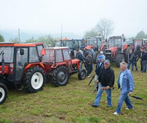 21.04.2014., Bedekovcina - Na brdu Strugaca izmedju Bedekovcine i Mihovljana odrzana je 6. po redu manifestacija Markovo na Strugaci na koju je doslo oko 120 traktorista sa svojim traktorima na svetu misu na kojoj je zupnik iz Mihovljana Marijan Piskac blagoslovio traktore i njihove vlasnike. Photo: Matija Topolovec/PIXSELL