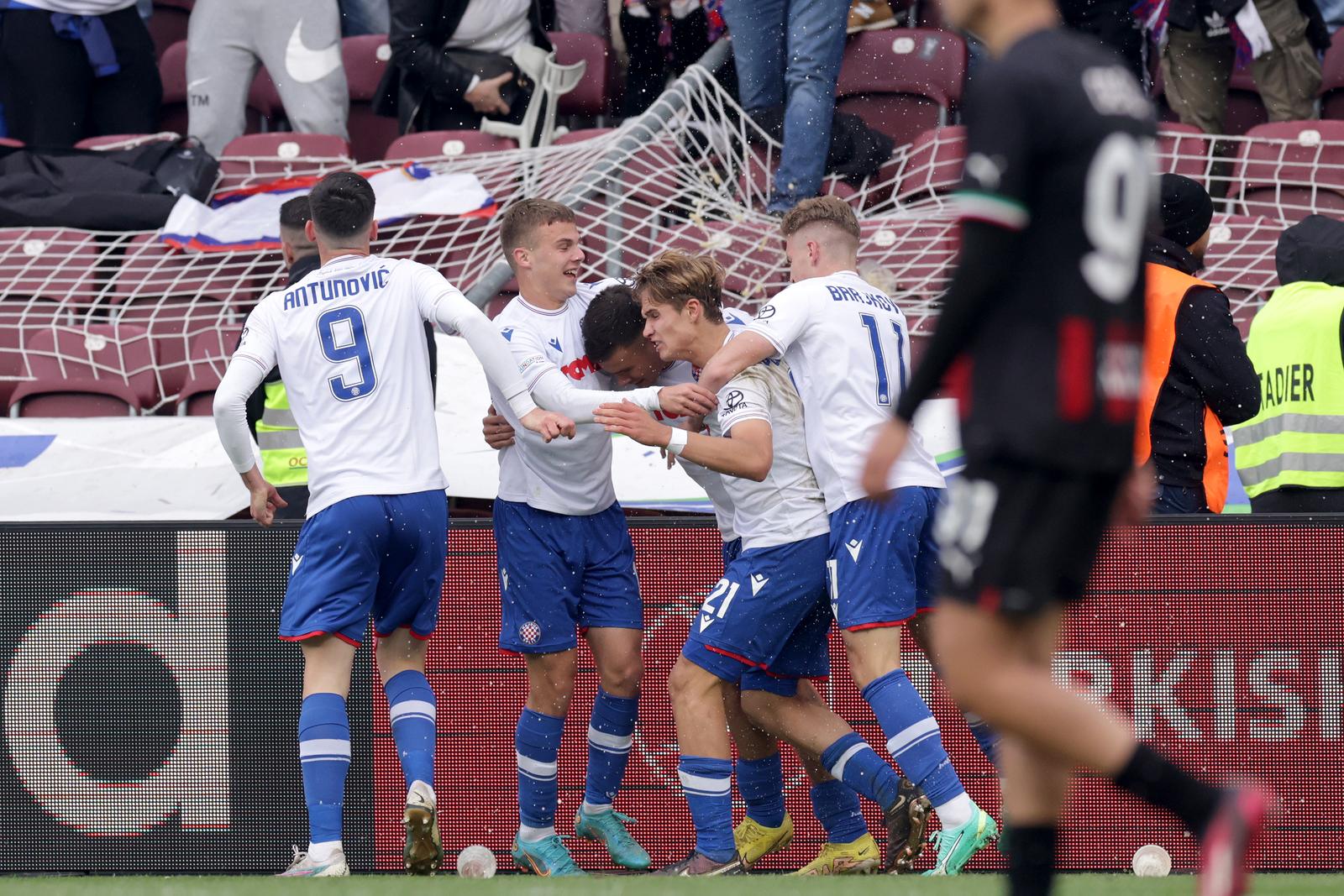 21.04.2023., Stade de Geneve, Zeneva, Svicarska - Liga prvaka mladih, polufinale, HNK Hajduk - Milan AC. Nogometasi Hajduka slave pogodak Jereta Vrcica za 1:0. Photo: Luka Stanzl/PIXSELL