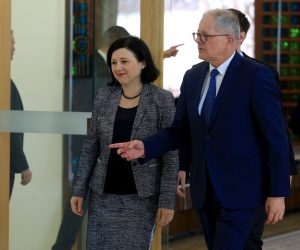 22.02.2019., Zagreb - Predsjednica Republike Kolinda Grabar-Kitarovic primila je povjerenicu Europske komisije za pravosudje, zastitu potrosaca i ravnopravnost spolova Veru Jourovu. Vera Jourova i voditelj Predstavnistva Europske komisije u Hrvatskoj Branko Baricevic. rPhoto: Marko Prpic/PIXSELL