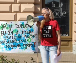 22.04.2023., Zagreb - Na tgu bana Josipa Jelacica odrzan prosvjed inicijative "ZA djecu" pravo na djecji doplatak za svu djecu. Photo: Robert Anic/PIXSELL