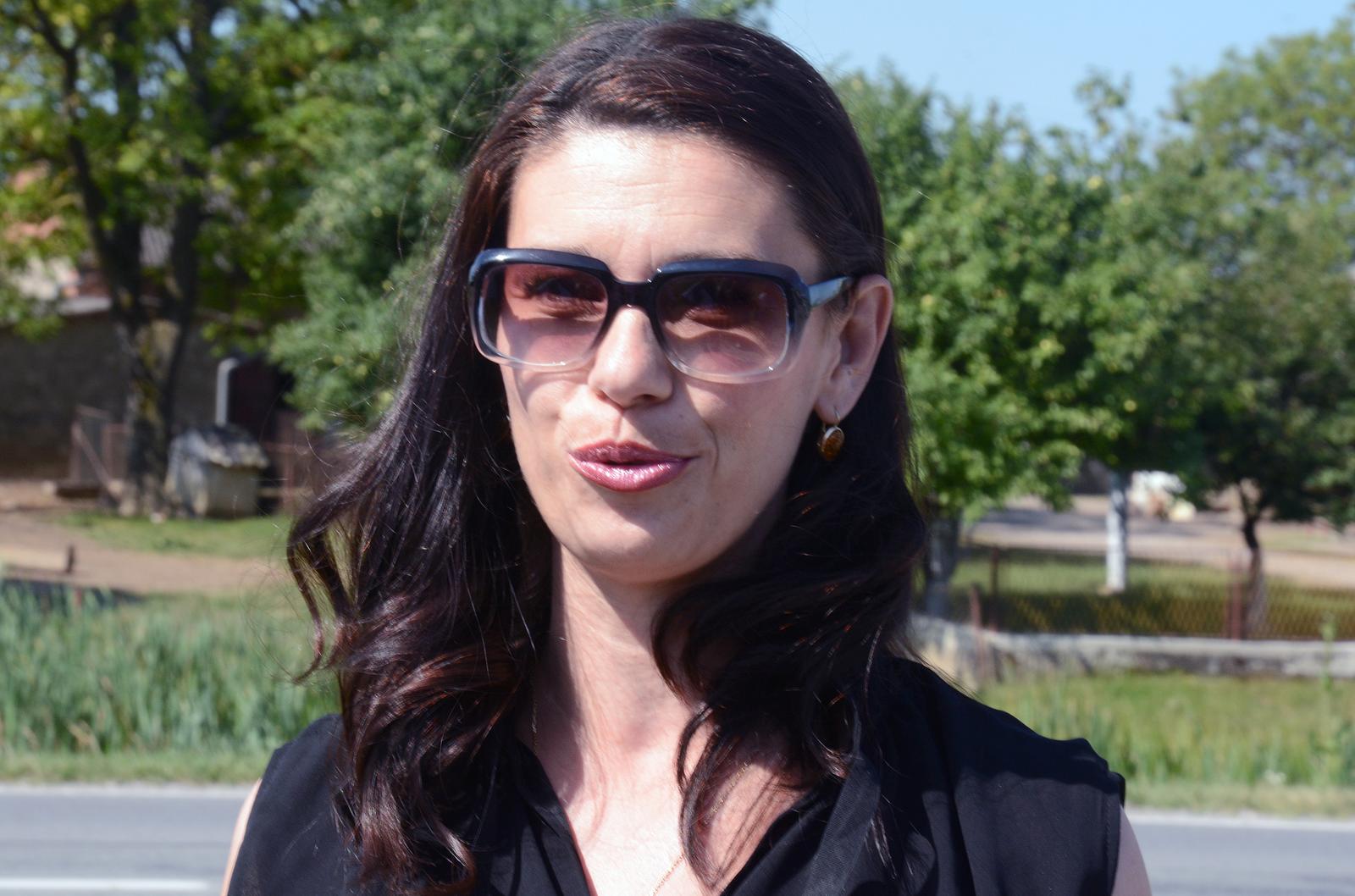22.06.2017., Sisak - Vlatka Vukelic, dopredsjednica HSP dr. Ante Starcevic, uz prisutnost 20-ak istomisljenika odrzala je konferenciju za medije kod spomen-obiljezja Kriz istine pokraj drustvenog doma u Novom Selu Palanjeckom na rubu sume Brezovica, umjesto nenadano otkazanog prosvjeda inicijative Anti-antifa Sisak protiv totalitarizma i komunistickih simbola najavljenog za vrijeme proslave Dana antifastisticke borbe. rPhoto: Nikola Cutuk/PIXSELL