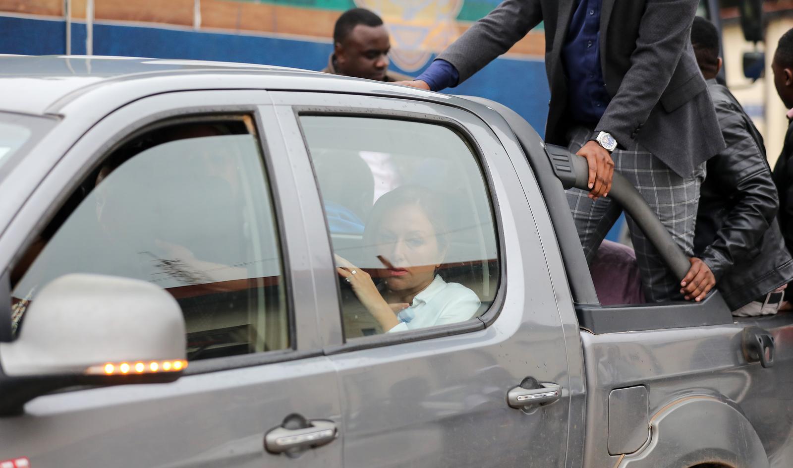 23.01.2023., Ndola, Zambija  -  Osam hrvatskih drzavljana optuzenih za krijumcarenje ljudi dolazi na sudjenje.  Hrvati su uhiceni na zambijskom aerodromu kada su s djecom pokusali napustiti zemlju,. Sudsko rociste je odgodjeno, a hrvati bi se vec danas mogli braniti sa slobode. 

  Photo: Emica Elvedji/PIXSELL