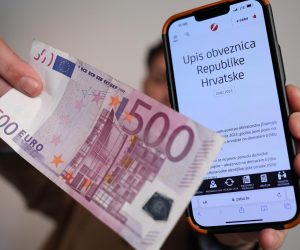 23.02.2023., Zagreb, Ministarstvo financija objavilo je javni poziv za izdavanje obveznica koje su ponudjene gradjanima. Upis pocinje u srijedu i trajat ce tjedan dana u poslovnicama banaka koje sudjeluju u tom postupku. Najmanji ulog je 500 eura, a rok dospijeca dvije godine. Kamatna stopa je 3,25 posto. Prvim tzv. narodnim obveznicama u novijoj hrvatskoj povijesti Vlada zeli prikupiti milijardu eura Photo: Emica Elvedji/PIXSELL