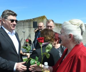 23.04.2023., Jasenovac - Komemoracija u znak sjecanja na zrtve logora Jasenovac, kao i prezivjele zatocenike logora. Na komemoraciji u Spomen-podrucju Jasenovac okupili su se predsjednici drzave, Vlade i Sabora, brojni drzavni i lokalni duznosnici, predstavnici udruga, kao i prezivjeli zatocenici logora. Zoran Milanovic

 Photo: Nikola Cutuk/PIXSELL