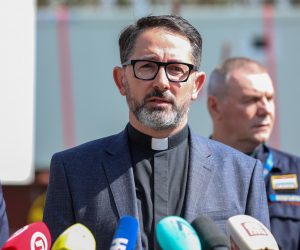 24.03.2023., Sisak - Ravnateljstvo civilne zastite upucuje dodatnu materijalnu pomoc Turskoj. 40 stambenih kontejnera, 60 kreveta i 120 madraca ce vlakom biti dostavljeno u Istanbul. Photo: Slaven Branislav Babic/PIXSELL