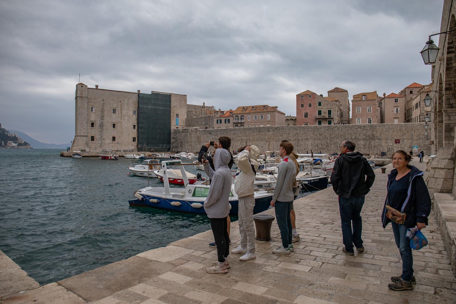 24.04.2023., Stara graadska jezgra, Dubrovnik - Jako jugo i zahladjenje u Dubrovniku.    Photo: Grgo Jelavic/PIXSELL
