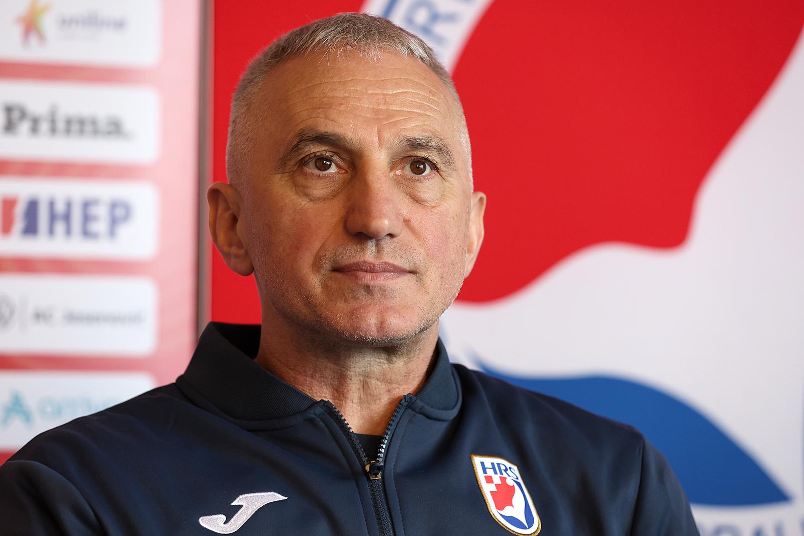 24.04.2023., Zagreb - Okupljanje i konferencija za medije hrvatske muske rukometne reprezentacije uoci posljednje dvije utakmice u kvalifikacijama za EP 2024. protiv Grcke i Belgije. Izbornik hrvatske muske seniorske reprezentacije Goran Perkovac, Boris Dvorsek, Marin Sipic, Filip Glavas.  Photo: Goran Stanzl/PIXSELL