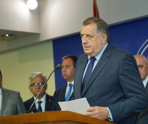 24.04.2023., Narodna skupstina RS, Banjaluka, BiH – Stranke iz RS potpisale su zajednicku izjavu o pitanju drzavne imovine, kako je prije nekoliko dana najavio predsjednik RS Milorad Dodik. Oporbene stranke nisu potpisale izjavu zbog cega ih je Dodik zestoko prozvao.



 Photo: Dejan Rakita/PIXSELL