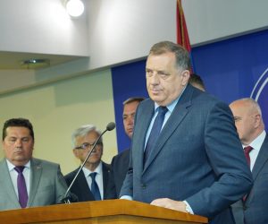 24.04.2023., Narodna skupstina RS, Banjaluka, BiH – Stranke iz RS potpisale su zajednicku izjavu o pitanju drzavne imovine, kako je prije nekoliko dana najavio predsjednik RS Milorad Dodik. Oporbene stranke nisu potpisale izjavu zbog cega ih je Dodik zestoko prozvao.



 Photo: Dejan Rakita/PIXSELL