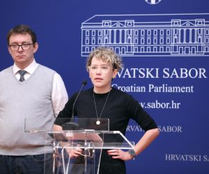 24.10.2022., Zagreb -Na konferenciji za medije Kluba zastupnika lijevo zelenog bloka zastupnici Sandra Bencic, Ivana Kekin i Bojan Glavasevic predstaviti su inicijativu za osnivanje Nacionalnog odbora Hrvatskog sabora za pracenje provedbe sankcija Europske unije prema Ruskoj Federaciji i Bjelorusiji. Photo: Patrik Macek/PIXSELL