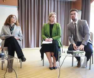 25.04.2023., Zagreb - Hotel Dubrovnik. Kuca ljudskih prava Zagreb predstavila je godisnji izvjestaj "Ljudska prava u Hrvatskoj: pregled stanja za 2022. godinu" i panel raspravu "Osvrt i razgovor o stanju ljudskih prava u Hrvatskoj". Nakon predstavljanja izvjestaja uslijedio je moderirani razgovor o izazovima za ljudska prava i vladavinu prava u kojem su sudjelovali potpredsjednica Vlade za drustvene djelatnosti i ljudska prava, pucka pravobraniteljica Tena Simonovic Einwalter i programski direktor Kuce ljudskih prava Zagreb Ivan Novosel.  Photo: Sanjin Strukic/PIXSELL