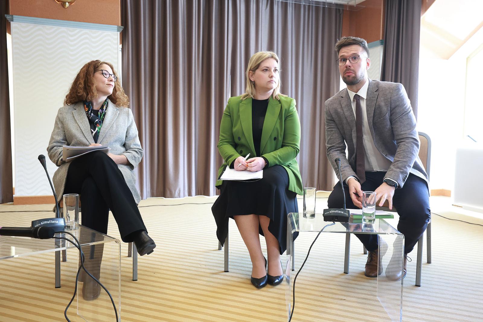 25.04.2023., Zagreb - Hotel Dubrovnik. Kuca ljudskih prava Zagreb predstavila je godisnji izvjestaj "Ljudska prava u Hrvatskoj: pregled stanja za 2022. godinu" i panel raspravu "Osvrt i razgovor o stanju ljudskih prava u Hrvatskoj". Nakon predstavljanja izvjestaja uslijedio je moderirani razgovor o izazovima za ljudska prava i vladavinu prava u kojem su sudjelovali potpredsjednica Vlade za drustvene djelatnosti i ljudska prava, pucka pravobraniteljica Tena Simonovic Einwalter i programski direktor Kuce ljudskih prava Zagreb Ivan Novosel.  Photo: Sanjin Strukic/PIXSELL
