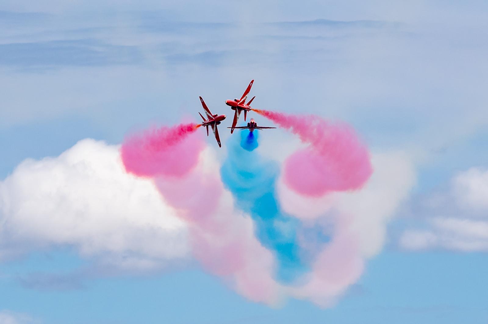 25.04.2023., Zadar - Akrobatska grupa Hrvatskog ratnog zrakoplovstva “Krila Oluje” i akrobatska grupa Kraljevskog ratnog zrakoplovstva “Red Arrows” odrzali su zajedničko uvjezbavanje u vojarni Mirko Vukusic u Zemuniku.  Photo: Dino Stanin/PIXSELL