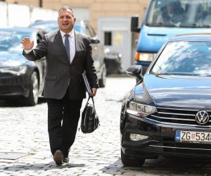 25.04.2023., Zagreb - Dolazak u Banske dvore na sastanak parlamentarne vecine. Vili Beros, ministar zdravstva  Photo: Jurica Galoic/PIXSELL