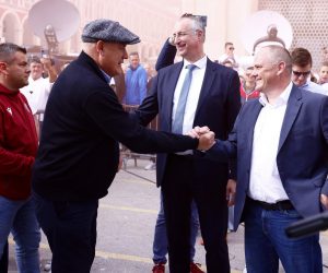 25.04.2023., Split - Svecani docek za juniore Hajduka na Rivi koji su jucer nastupali u finalu UEFA Lige prvaka mladih. Gradonacelnik Ivica Puljak Photo: Milan Sabic/PIXSELL