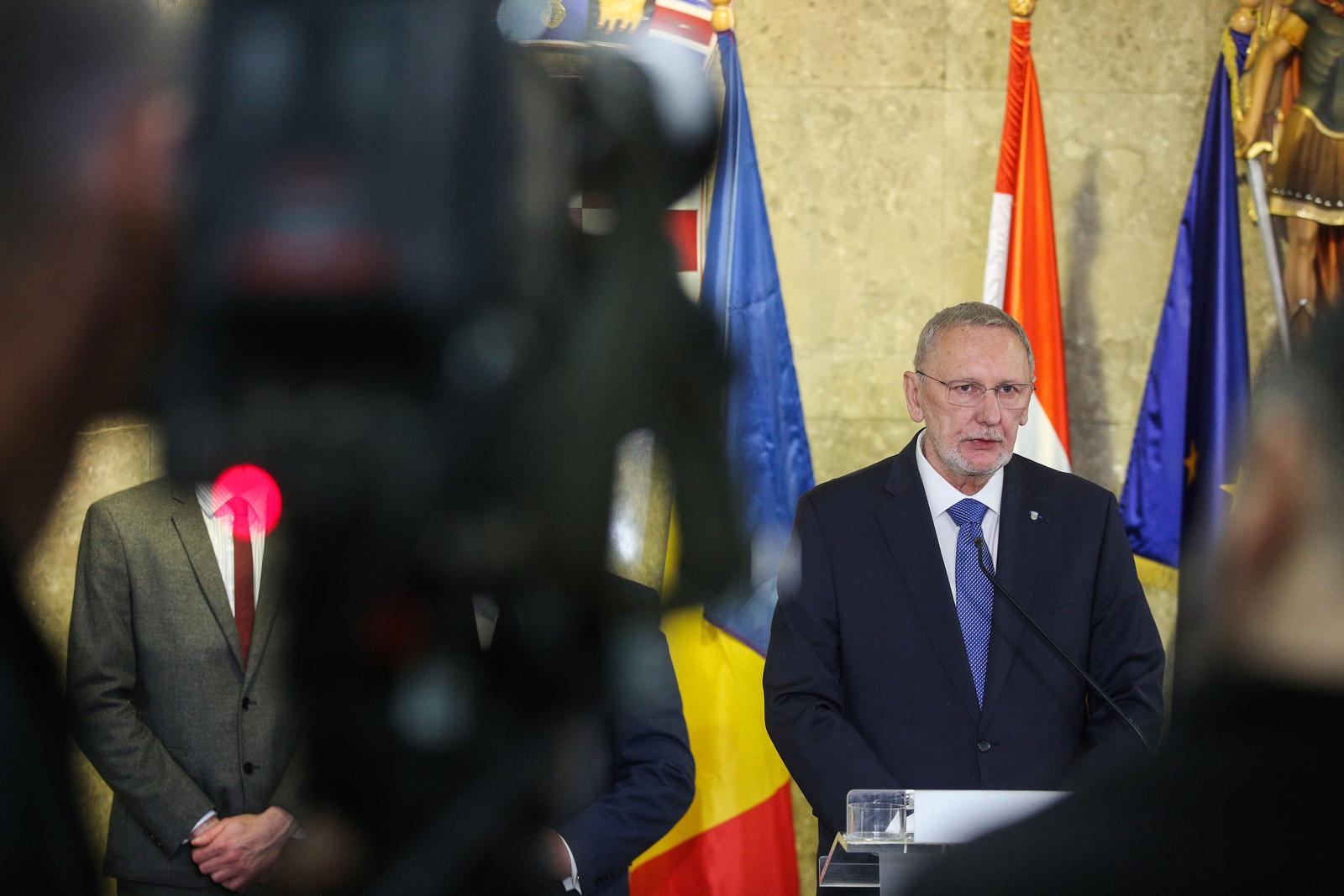 28.03.2023. Zageb - Potpredsjednik Vlade RH i ministar unutarnjih poslova Davor Bozinovic tijekom izjava medijima nakon sastanka sa ministrom unutarnjih poslova Rumunjske Lucianom Nicolaeom Bodeom. Photo: Zeljko Hladika/PIXSELL