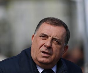 28.03.2023., Naselje Ada, Banjaluka (BiH) –  Milorad Dodik, predsjednik RS, i Drasko Stanivukovic, gradonacelnik Banjaluke i jedan od oporbenih politicara, zajedno su dijelili kljuceve izbjeglim i raseljenim licima u stambenom objektu u naselju Ada. Svecanosti su prisustvovali i predsjedavajuca Predsjednistva BiH Zeljka Cvijanovic i direktor Republickog sekretarijata za raseljena lica i migracije Davor Cordas. Ovo je jedan od rijetkih susreta Dodika i Stanivukovica na nekom javnom skupu, a jedan dio javnosti i oporbenih politicara optuzuje Stanivukovica da je postao Dodikov saveznik.    Photo: Dejan Rakita/PIXSELL