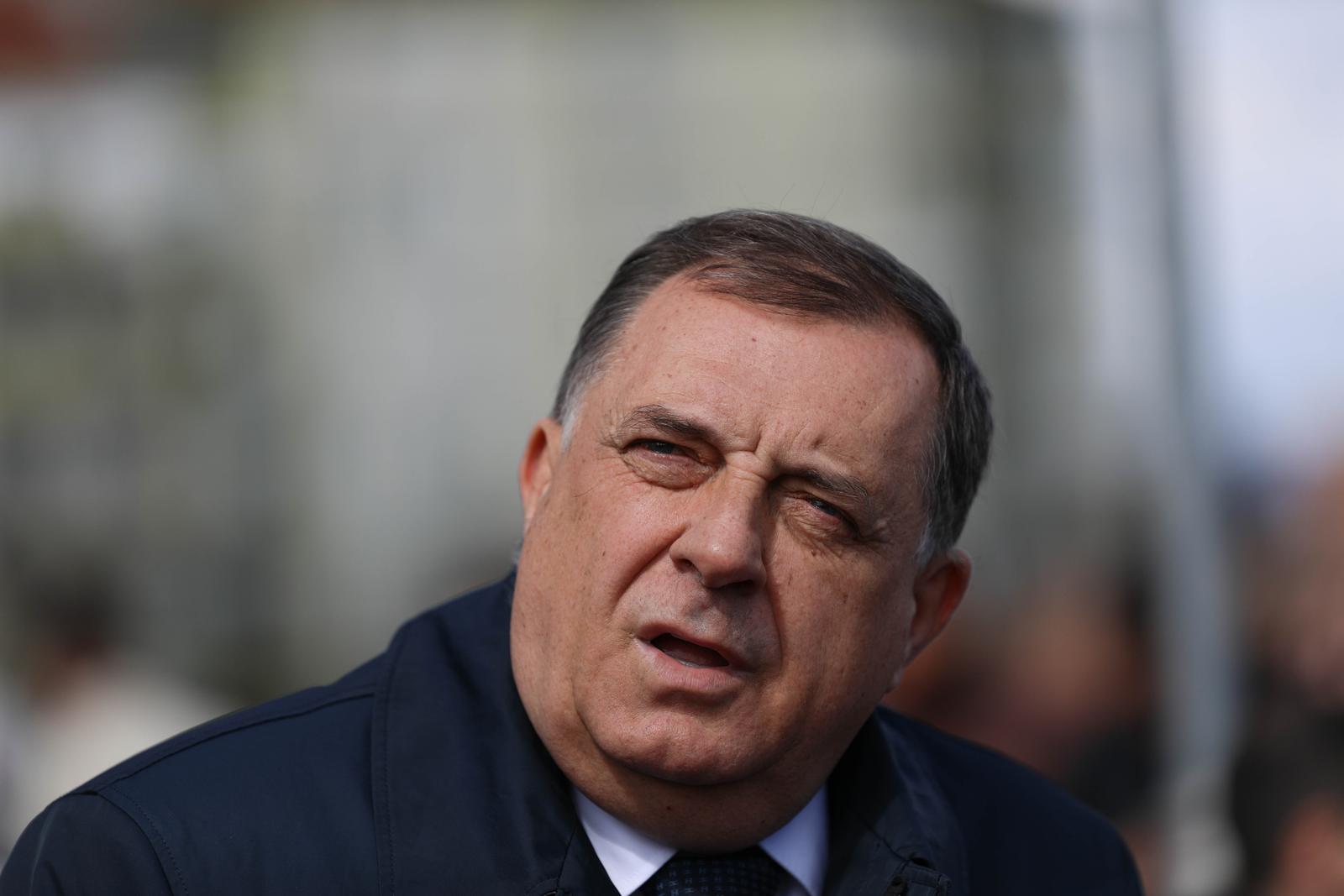 28.03.2023., Naselje Ada, Banjaluka (BiH) –  Milorad Dodik, predsjednik RS, i Drasko Stanivukovic, gradonacelnik Banjaluke i jedan od oporbenih politicara, zajedno su dijelili kljuceve izbjeglim i raseljenim licima u stambenom objektu u naselju Ada. Svecanosti su prisustvovali i predsjedavajuca Predsjednistva BiH Zeljka Cvijanovic i direktor Republickog sekretarijata za raseljena lica i migracije Davor Cordas. Ovo je jedan od rijetkih susreta Dodika i Stanivukovica na nekom javnom skupu, a jedan dio javnosti i oporbenih politicara optuzuje Stanivukovica da je postao Dodikov saveznik.    Photo: Dejan Rakita/PIXSELL
