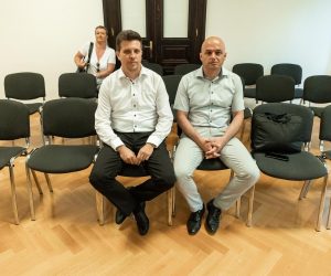 28.06.2022., Osijek - Na zupanijskom sudu zapocelo je sudjenje Darku Puljasicu i Mariu Pilonu za navodno namjestanje natjecaja. Darko Puljasic i Mario Pilon stigli su na sud u pratnji odvjetnika.
   Photo: Davor Javorovic/PIXSELL