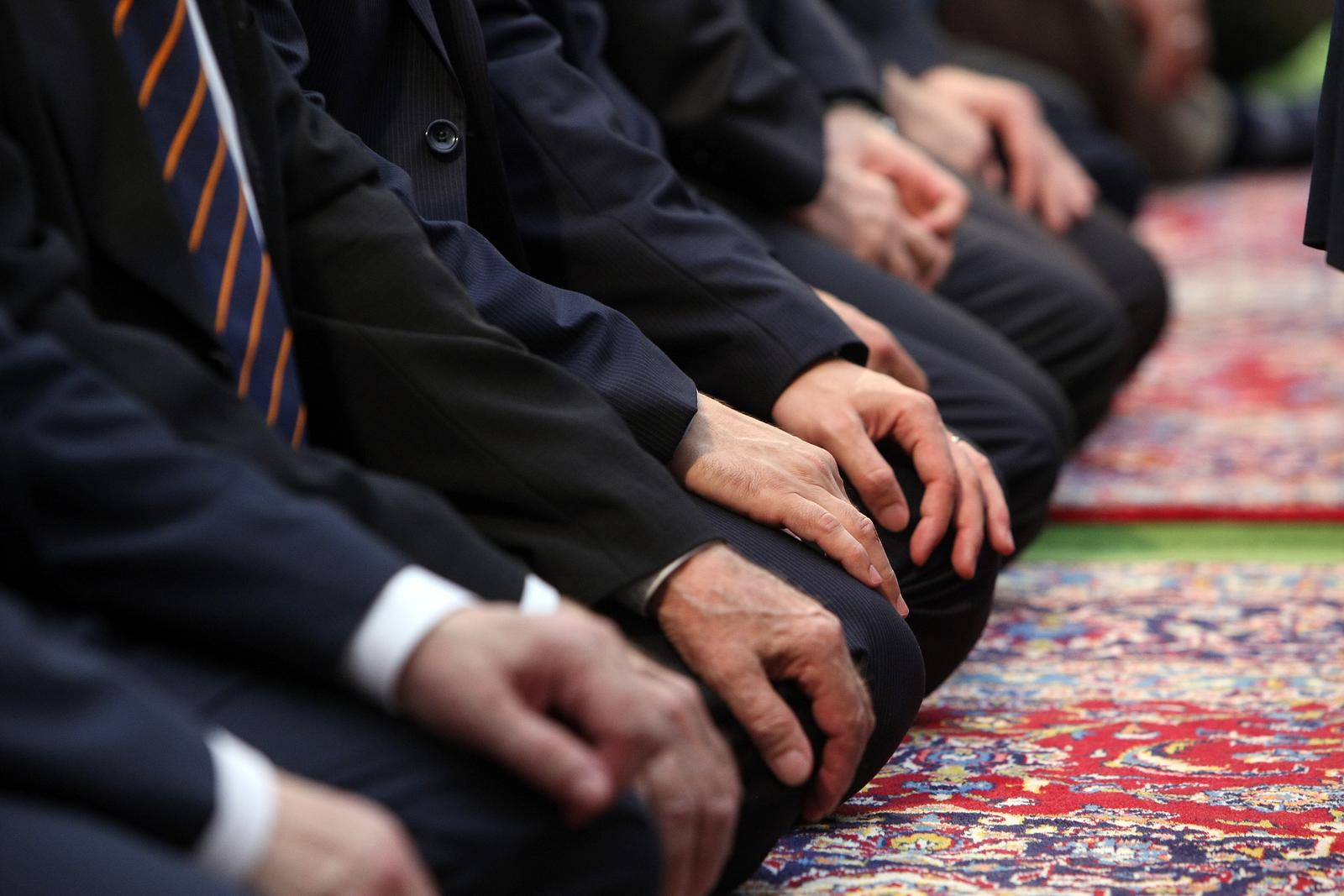28.07.2014., Zagreb - Klanjanjem sabah-namaza, jutarnjom molitvom, u zagrebackoj dzamiji pocela je proslava prvog dana ramazanskog Bajrama. Ramazanski Bajram sredisnji je blagdan islamske religije te se slavi nakon tridesetodnevnog posta. Sredisnju molitvu - bajram-namaz - u zagrebackom Islamskom centru predvodio je muftija dr. Aziz Hasanovic. rPhoto: Luka Stanzl/PIXSELL