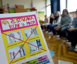 26.03.2014., Zagreb -  Ucenici 3.a razreda i njihova uciteljica Dubravka Cubric pokrenuli su projekt protiv vrsnjackog nasilja u osnovnoj skoli A.B. Simic u zagrebackoj Dubravi. Photo: Marko Prpic/PIXSELL