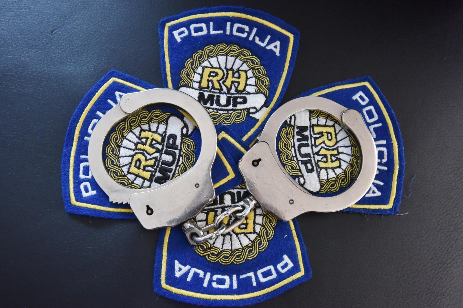 30.03.2018., Sibenik"nPolicijske lisice-"nPhoto: Hrvoje Jelavic/PIXSELL