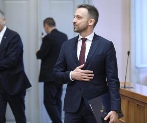 30.03.2023., Zagreb - Sabor 15. sjednicu nastavlja raspravom o prijedlogu zakona o osobnoj asistenciji. Marin Piletic, ministar rada, mirovinskoga sustava, obitelji i socijalne politike Photo: Patrik Macek/PIXSELL