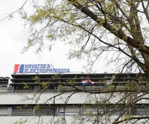 31.03.2023., Zagreb - Strukovni sindikat radnika Hrvatske elektroprivrede - Tehnos odrzao je konferenciju za medije na temu Ignoriranje misljenja vise tisuca radnika nije opcija.  Zbog sve veceg nezadovoljstva radnika, sindikat TEHNOS je prije nesto vise od mjesec dana pokrenuo "Inicijativu za dostojno i povecano vrednovanje rada u HEP grupi" te do sada je zahtjeve potpisalo oko 4000 radnika. Taj broj je cetiri puta veci od broja clanova TEHNOS-a sto pokazuje da je ova inicijativa prerasla sindikalno clanstvo i postala spontana akcija svih radnika, sto je i bio njen cilj. S obzirom na to da je Uprava HEP-a ignorirala zahtjev za sastanak, iz sindikata su sami odredili termin u kojem ce predstavnici radnika doci i uzivo iznijeti zahtjeve Upravi. Nakon konferencije za medije clanovi sindikata uputili su se prema porti zgrade HEP-a te nisu primljeni na razgovor.  Photo: Luka Stanzl/PIXSELL