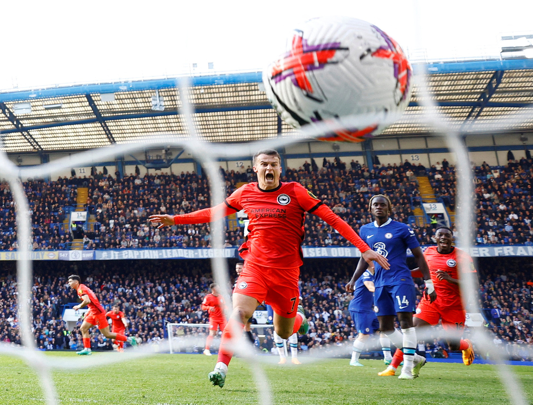 Soccer Football - Premier League - Chelsea v Brighton & Hove Albion - Stamford Bridge, London, Britain - April 15, 2023 Brighton & Hove Albion's Solly March celebrates after Julio Enciso scores their second goal Action Images via Reuters/John Sibley EDITORIAL USE ONLY. No use with unauthorized audio, video, data, fixture lists, club/league logos or 'live' services. Online in-match use limited to 75 images, no video emulation. No use in betting, games or single club /league/player publications.  Please contact your account representative for further details.     TPX IMAGES OF THE DAY Photo: John Sibley/REUTERS
