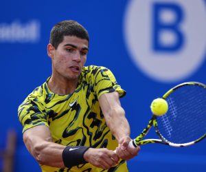 epa10586152 Spain's Carlos Alcaraz in action against Britain's Daniel Evans during their semifinal game of the Barcelona Open tennis tournament in Barcelona, Spain, 22 April 2023.  EPA/ALEJANDRO GARCIA