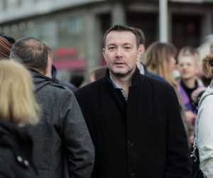 04.03.2023., Zagreb - Prosvjednici udruge "Ustani za slobodu" bukom su pokusali nadglasati muskarce koji su bili u molitvi krunice. Molitelje nisu smetali te nije bilo nikakvih incidenata. Arsen Bauk Photo: Neva Zganec/PIXSELL