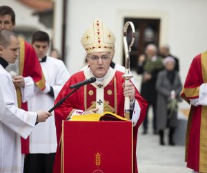 Zagreb, 02.04.2023.-  Zagrebački nadbiskup kardinal Josip Bozanić predvodio je euharistijsko slavlje Nedjelje Muke Gospodnje – Cvjetnica. Na fotografiji Josip Bozanić.  foto HINA/ Daniel KASAP/ dk