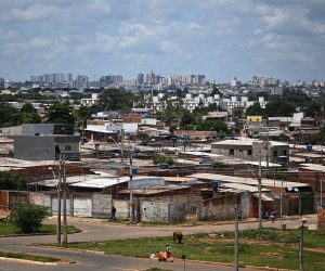 epa10544278 A general view of the Sol Nascente favela near Brasilia, Brazil, 24 March 2023 (issued 26 March 2023). The Brazilian government announced that the country's largest favela is now located in the capital of Brasilia, just 35 kilometers from the seat of power and no longer in Rio de Janeiro or Sao Paulo. In a preliminary report of the 2022 Census, the Brazilian Institute of Geography and Statistics (IBGE) pointed out on 17 March 2023 that Sol Nascente, a district with 32,081 households, is currently the largest favela in the country, surpassing the Rocinha slum in Rio de Janeiro with its 30,955 households.  EPA/Andre Borges