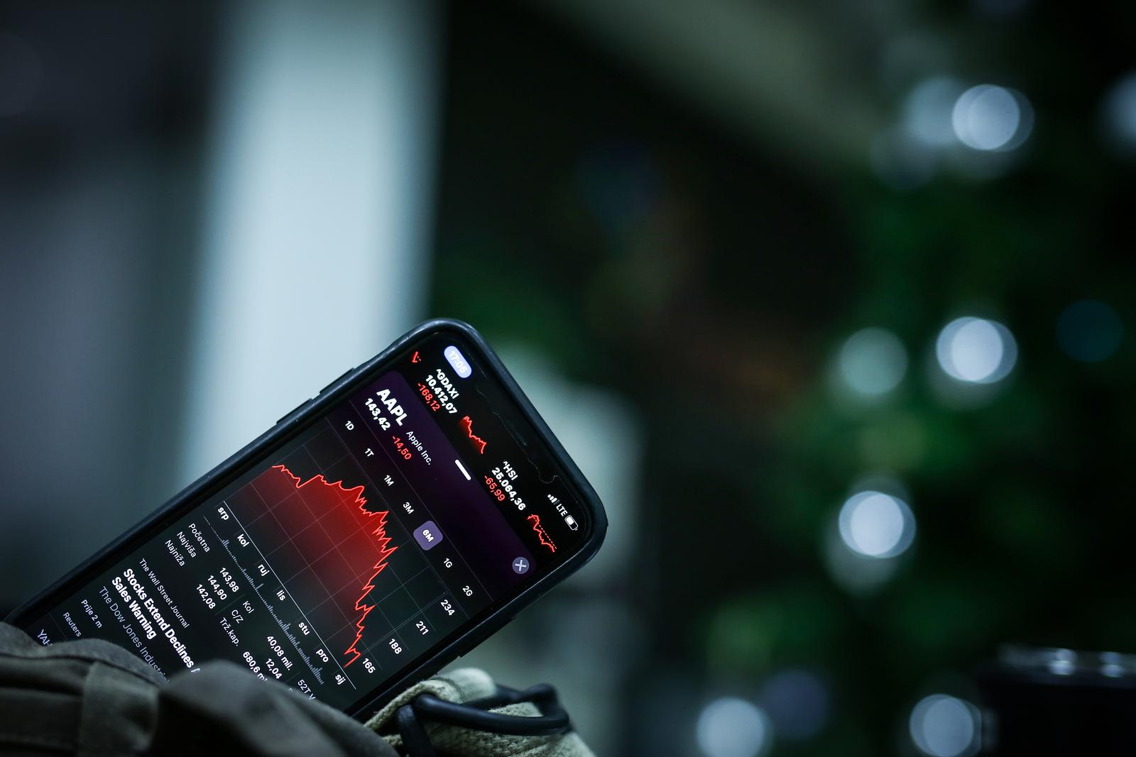 Zbog loše prodaje iPhone-a tržišna vrijednost Apple-a smanjila se za 55 milijardi dolararr 03.01.2019., Zagreb - Zbog lose prodaje iPhone-a trzisna vrijednost Apple-a smanjila se za 55 milijardi dolara. rrPhoto: Igor Soban/PIXSELL