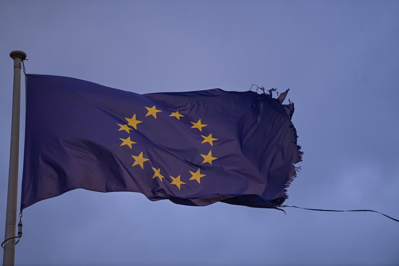 06.03.2023.,  Zagreb - Zastave republike Hrvatske, Europske unije i grada Zagreba u malo drugacijem obliku nosene vjetrom ispred zgrade Muzeja suveremene umjetnosti. Photo: Igor Soban/PIXSELL