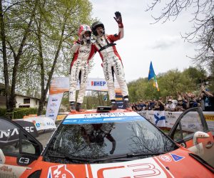 Kumrovec, 23.04.2023 - Croatia Rally 2023 utrka u sklopu FIA World Rally Championshipa. Britanski vozač Elfyn Evans u Toyoti GR Yaris Rally1 Hybrid, pobjednik je WRC Croatia Rallya. Na slici prvoplasirani u P2 kategoriji, Francuski vozač Yohan Rossell i Francuski suvozač Arnaud Dunand na svom Citroen C3 automobilu na završetku Croatia Rally 2023 utrke u sklopu FIA World Rally Championshipa.
foto HINA/ Damir SENČAR/ ds
