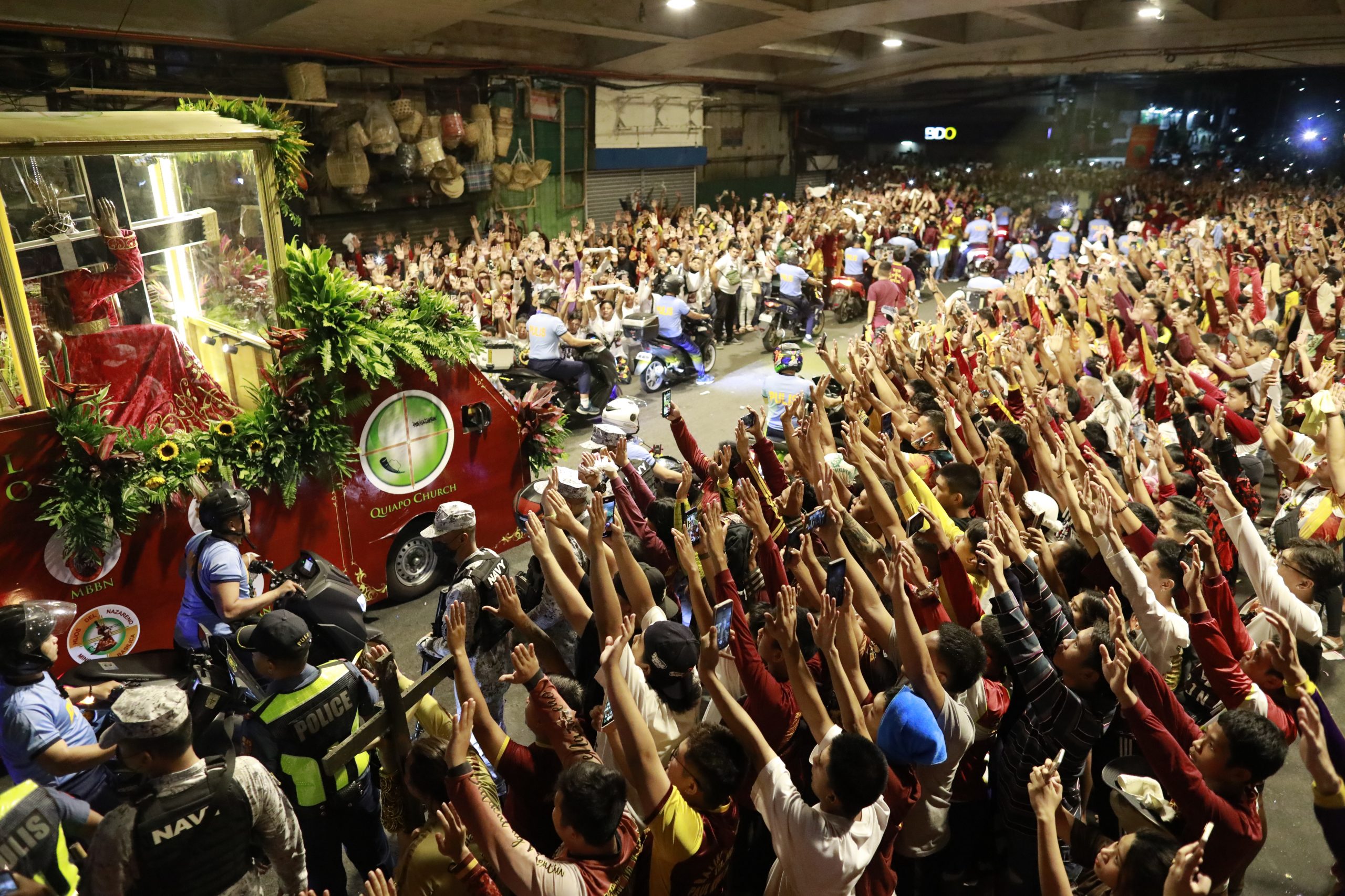 epa10562042 Catholic devotees attend a Black Nazarene procession on the eve of Good Friday in Manila, Philippines, 06 April 2023. Thousands of devotees joined the procession in observance of the Holy Week celebration.  EPA/FRANCIS R. MALASIG