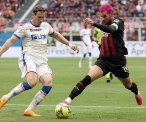 epa10588036 Lecce’s Federico Baschirotto (L) and Milan’s Theo Hernandez (R) in action during the Italian Serie A soccer match between AC Milan and US Lecce in Milan, Italy, 23 April 2023.  EPA/MATTEO BAZZI
