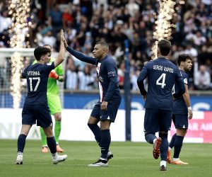 epa10600487 Paris Saint Germain's Kylian Mbappe (C) celebrates with Paris Saint Germain's Vitinha after scoring the 1-1 goal during the French Ligue 1 soccer match between Paris Saint Germain and FC Lorient in Paris, France, 30 April 2023.  EPA/CHRISTOPHE PETIT TESSON