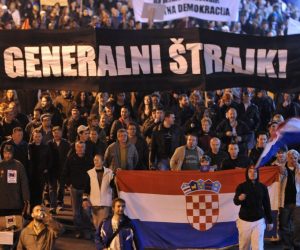 14.03.2011., Zagreb - Prosvjednici ciji je cilj rusenje Vlade Republike Hrvatske okupili su se i danas na Preradovicevom trgu te krenuli u povorci kroz grad.rPhoto: Goran Stanzl/PIXSELL