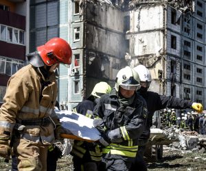 epa10596608 Rescuers carry a body recovered at the site of a damaged residential building after a missile attack, in Uman, Cherkasy region, central Ukraine, 28 April 2023. At least 17 people were killed as a result of a rocket attack in Uman, and 18 others were injured, according to the State Emergency Service of Ukraine. Ukraine's Ministry of Internal Affairs said on 28 April, that the Russian army conducted attacks on residential buildings across the country, including Dnipro, Uman and Ukrainka in the Kyiv region.  EPA/OLEG PETRASYUK