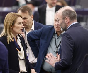 epa10577105 European Parliament President Roberta Metsola (L) speaks with President of the European People's Party (EPP) Manfred Weber (R), during the opening session of the European Parliament in Strasbourg, France, 17 April 2023. The session of the European Parliament runs from 17 till 20 April.  EPA/JULIEN WARNAND