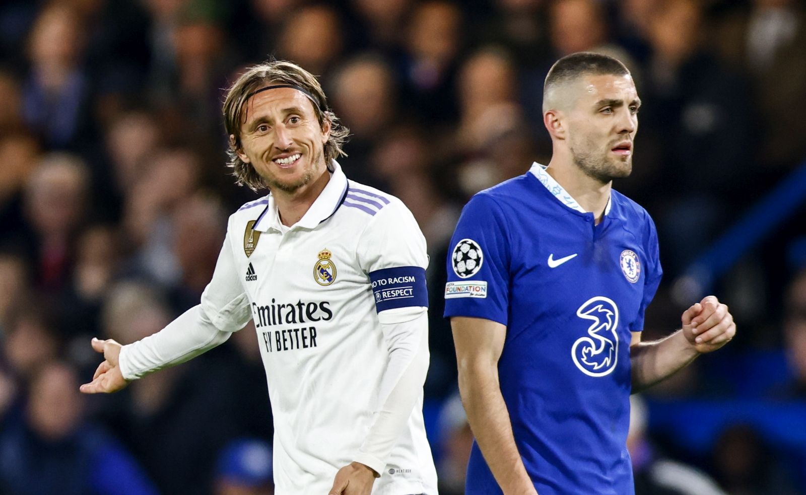 epa10579211 Luka Modric of Real Madrid (L) reacts next to Mateo Kovacic of Chelsea during the UEFA Champions League quarter final, 2nd leg match between Chelsea and Real Madrid in London, Britain, 18 April 2023.  EPA/TOLGA AKMEN