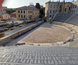 Pula, 29.04.2023 - Sveèanim otvorenjem 5. svibnja ponovno æe biti vraæena izvorna funkcija Malom rimskom kazalitu u Puli, vanom antièkom spomeniku kulture na èijoj su rekonstrukciji radili interdisciplinarni timovi arhitekata, projektanata, konzervatora, arheologa i povjesnièara umjetnosti. foto HINA/ Daniel SPONZA/ ik