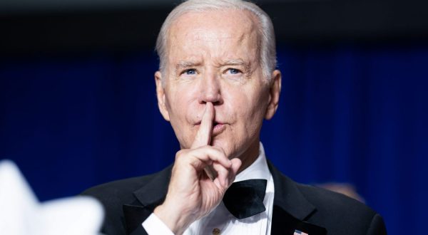 epa10599301 US President Joe Biden quiets the crowd during the White House Correspondents' Association (WHCA) dinner in Washington, DC, USA, on 29 April 2023. The annual dinner raises money for WHCA scholarships and honors the recipients of the organization's journalism awards.  EPA/Nathan Howard / POOL