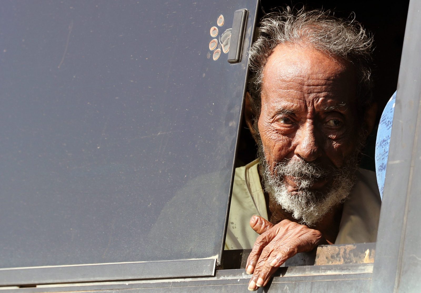 epa10600763 A man looks out a bus window as he arrives at Wadi Karkar bus station after fleeing Sudan in Aswan, southern Egypt, 30 April 2023. According to UNHCR thousands of people have fled Sudan since mid-April after heavily armed clashes between Sudan's military and rival paramilitary groups started in the capital Khartoum and other parts of the country on 15 April 2023.  EPA/KHALED ELFIQI