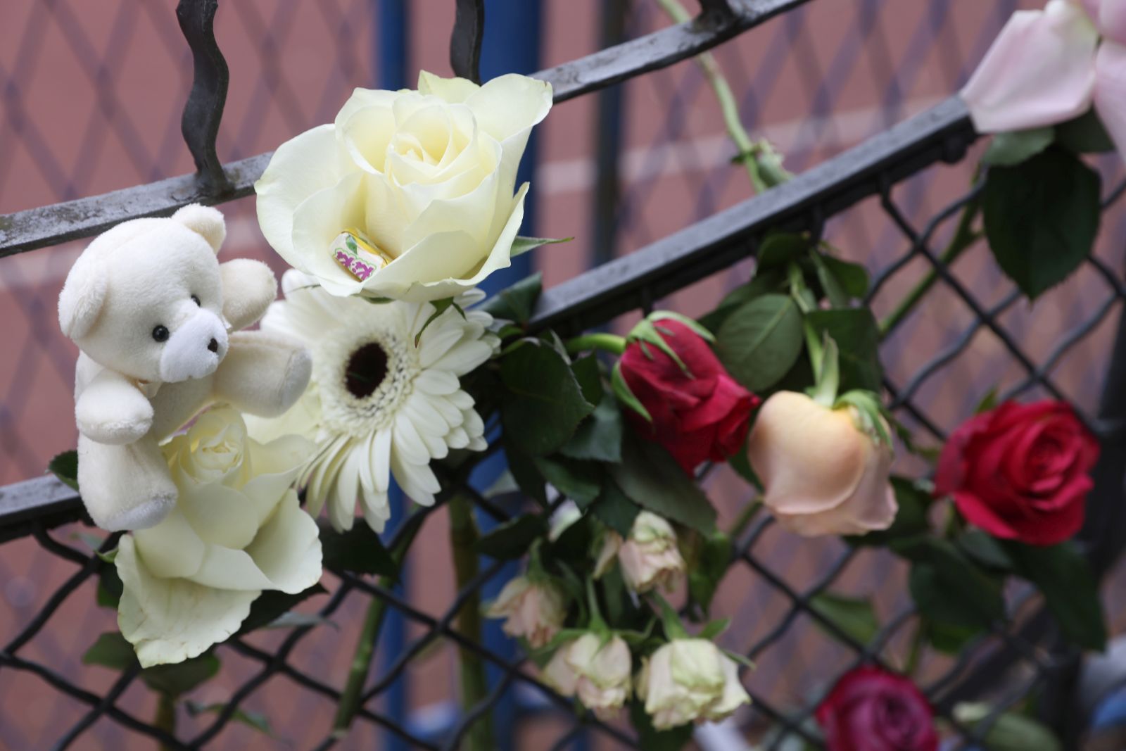 epa10608075 Tributes for the victims in front of the "Vladislav Ribnikar" elementary school in Belgrade, Serbia, 04 May 2023. A teenage student fatally shot seven girls and one boy using two handguns, which he had taken from his father. Six children and a teacher were also injured in the attack.  EPA/ANDREJ CUKIC