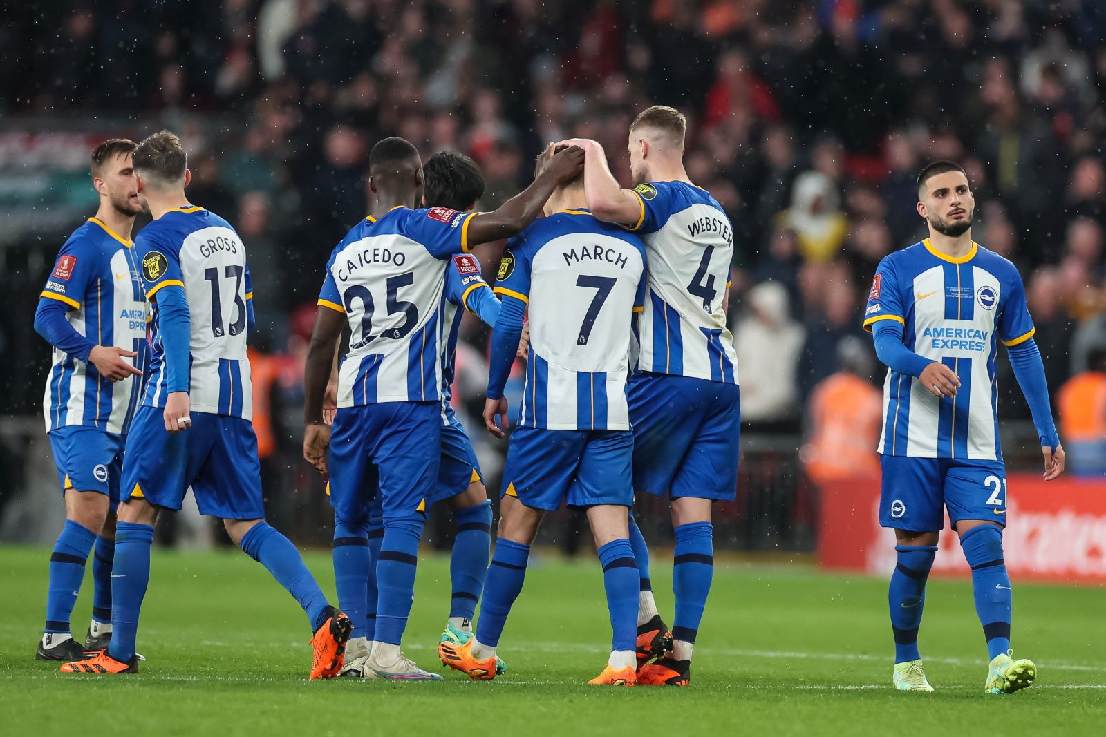 epa10588225 Brighton players react during the penalty shootout of the FA Cup semi-final match between Brighton and Hove Albion and Manchester United in London, Britain, 23 April 2023.  EPA/ISABEL INFANTES EDITORIAL USE ONLY. No use with unauthorized audio, video, data, fixture lists, club/league logos or 'live' services. Online in-match use limited to 120 images, no video emulation. No use in betting, games or single club/league/player publications