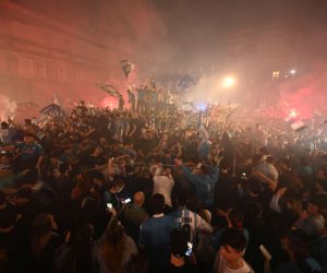 epa10609469 SSC Napoli supporters celebrate in Naples, Italy, 04 May 2023. Napoli sealed their third-ever Serie A championship after a 1-1 draw at Udinese.  EPA/CIRO FUSCO